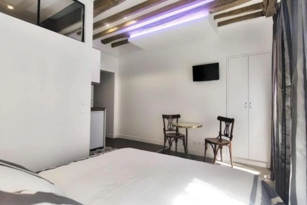Cosy Studio - 2P - Sacre Coeur And Abbesses Paris 0*,  France